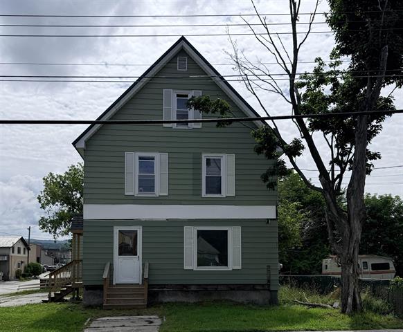 Listing photo 2 of 32 Berlin Street
